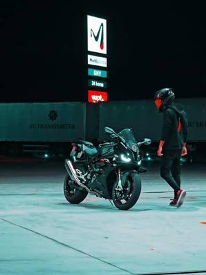 Midnight hidden cr: naja_s3 #fyp #motorcycle #motorbike #bikerhub #motorcycles #bikergirl #bikesoftiktok #bikerguy 