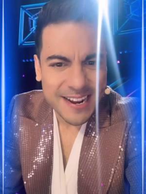 Ya huele a #Navidad y qué gran sorpresa nos dieron los investigadores y en especial nuestro querido Carlitos . @Carlos Rivera #santaclausiscoming en ¿#QuiénEsLaMáscara?, gran final, disponible en @Las Estrellas @Univision y @ViX  #QELM #riveristas  #CarlosXX #riveristaforever #CarlosRivera #carlosrivera #viralvideo #fanpages #mexico #tiktokindia #lagranfinal  #QELM ¿#quieneslamascara? #Riveristas #viraltiktok #fpy #fpv* #fpy_tiktok #tpsgames #usatiktok #concierto #carlosriveraonline