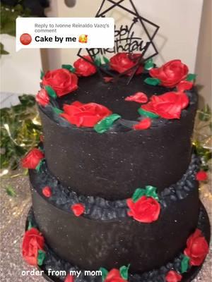 Replying to @Ivonne Reinaldo Vazq i love her glitter cakes 😝 #fyp #foryou #foryoupage #cake #sparkle #baker #birthdaycake #glittercake 