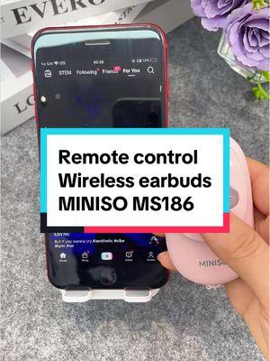 🔥🔥🔥Don't ever buy the remote control earbuds because using it will really make you lazy! #scrollerring #scrolling #tiktokscrollingremote #TikTokShop #tiktokshopfinds  #giftideas #christmasgift #stockingstuffersh #stockingstufferideas #tiktokshopcybermonday #tiktokshopblackfriday #scroll #scrolling #pageturner #tiktokscroller #tiktokscrollingremote