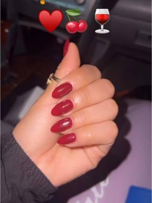 Ya es el último, bye🍒🍷#uñas #christmasnails #eleganciayestilo #rojo #colorvino #elegante #rojollamativo 