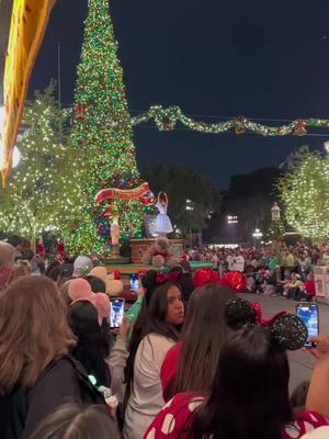 Disneyland proudly presents A Christmas Fantasy! #DisneylandResort #Disneyland #HappiestPlaceOnEarth #DLR #Disney #California #DisneyParks #distok #disneyadult #disneyfan #disneyresort #disney100 #achristmasfantasyparade #disneyatchristmas #christmas #parade