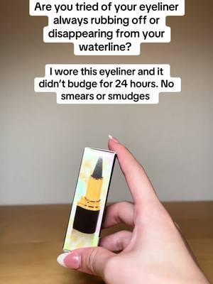 10/10 best smudge proof eyeliner I’ve used #christmas #christmasgift #christmascountdown #christmaspresents #hairdamage #Eyeliner #eyelinertutorial #eyelinerhack #smudgeproofmakeup #smudgeproofeyeliner #waterproofeyeliner #smearproofeyeliner 