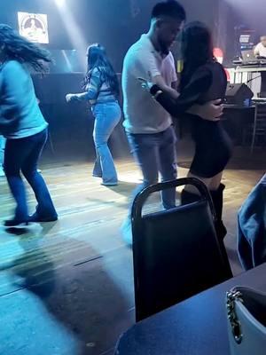 MI CORAZON BAILA COMO UNA PROFECIONAL MIENTRAS YO MIRANDO COMO CHINITO JEJE 😅 🙊 #video #parati #pyfツ #baile #💃🕺 #videoviral #💃🕺💯👍💙💃🍻🍺🎈😍🎉🎊 #saludostiktokers #baile 