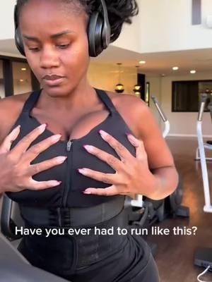 Girls, do you have to run like this? Time to check out StellaLeah! #highimpactsportsbra #plussizesportsbra #fullerbustsportsbra 