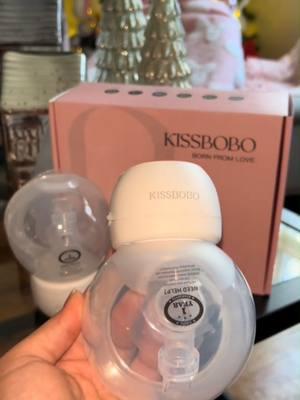 With detachable parts, Kissbobo is incredibly easy to clean. You can quickly disassemble it, rinse the components, and have it ready for the next use without hassle. @jenni.mx3 #KISSBOBO #KISSBOBOxmas #merrychristmas #Kissbobo #kissbobopump #mother #newmommy #newmom #mom #breastmilk #pumpingmom #pumpingmama #time #baby #breastfeeding #kissbobo1508