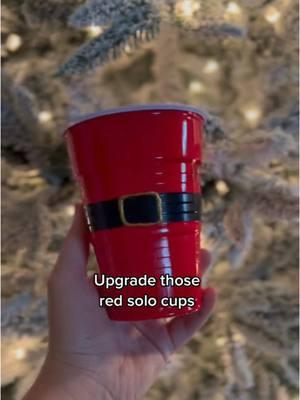 Add a little spice to those red solo cups. My guests loved these! #redsolocup #holidayhosting #christmasdinner #holidaycrafts #christmascrafts 