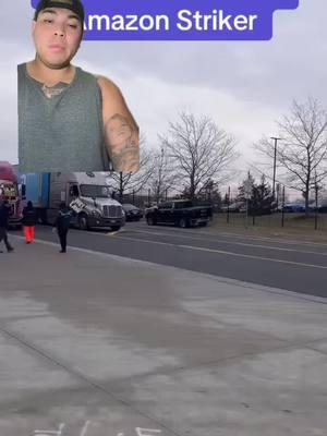 #greenscreenvideo Amazon protestors get infront of semi 🤬🤬🤬#amazon #protest #semitruck #18wheeler 