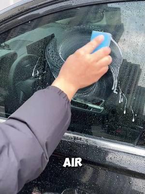 Super powerful oil film cleaner, a must-have for car enthusiasts😍#car #oilremoval #watermarktutorial #carclaning #foryou #fyp #nowatermark #fy #oilfilmcleaner #carcleaning #glasscleaning