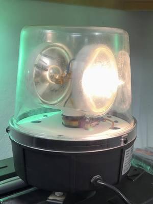 Unusual color configuration on a solid beam rotating beacon. Not sure what white and green represent. #emergencylights #rotatinglight #rotatingbeacon #solidbeam #oldschoollight #warninglight #beaconlight 