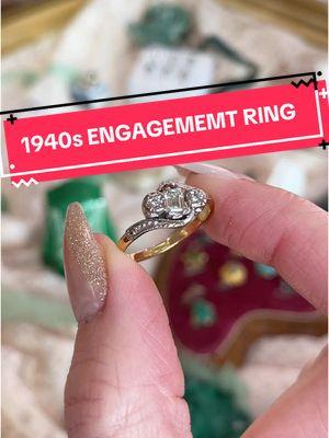 This special diamond ring from circa 1940s is the perfect unique engagement ring! #mjvjewelry #vintagejewelry 