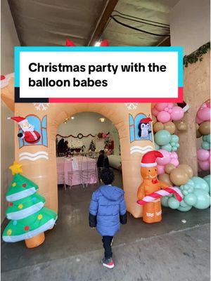 We love a good balloon christmas party #creatorsearchinsights #balloonartist #balloon #balloons #balloondecor #diyprojects #balloontips #balloonsoftiktok 