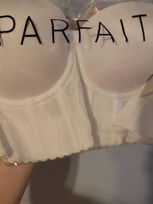 Every outfit deserves a cute bra💕 #strapless #straplessbra #TikTokShop #gift #clothes #undergarmnets  #fyp #parfait  #perfect #feminine #elegant  #shop @PARFAIT LINGERIE #lingeriemodel  #lingerie 