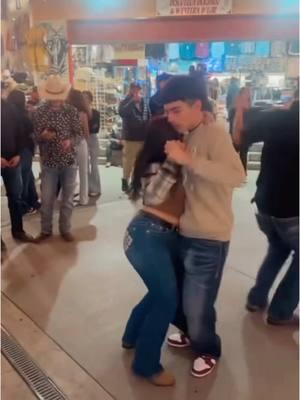 I love dancing 😌😮‍💨🔥 #fyp #bailando #bailes #mercadolatinobakersfield #bakersfieldcalifornia #ilovedancing #fypシ #4yp #4ypage #viraltiktok #viral #parati #paratitiktok #paratitiktokvirall #follow #like #followme 