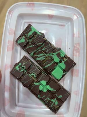 This was so fun!! And so yummy!! #dubaichocolate #pistachio #pistachiochocolate #christmas #baketok 