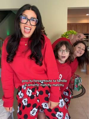 en vrai j’ai pas tant forcé que ça… #matchymatchy #matchyoutfit #danse #familytime #noel #famille 