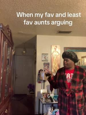 Cause imma step bout my auntie 😭😭 #👑dondivaboo😘 #fyp #funnytiktok #christmas #familydrama #christmasdinner #favoriteaunt 