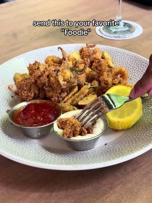 Calling all friends, families, and foodies...it's Divieto time!🍝 #southfloridaeats #divietoristorante #gotospot #calamari #foodiesofmiami #esterofoodies #aventurafoodies #coralspringsfoodies #doralfoodies   