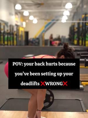 The reason your back always hurts 🥴 comment “COACHING” to work with us 👇👇 #deadlifts #deadlift #deadliftsetup #backpain #lowerbackpain #womenwholift #liftingweights #weightlifting #gymtips #gymtipsforwomen 