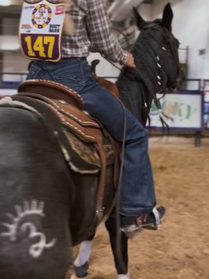 back cinch hunckered down ASSSSS IT SHOULD 😆 #barrelracer #wpra #cowgirl #rodeo #cowboy #professionalbarrelracer #rodeotok #blondie #blonde #viral #trending #single #barrelracing #barrelrace #allinbarrelrace #vegas #performancehorse #performancehorses #barrelhorse #barrelhorses 