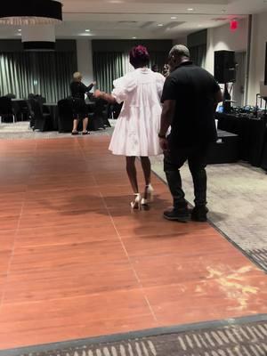 I love a good dance  #iluvwhatido ##imsochicago #thesteppingod #bedifferent #shaunballenitne #iluvsteppin #blackwoman #danceswag #effortlesssteppin #chicagodance #beardgang #modernsteppin #women #chicagosteppin  I do not own the rights to this music 