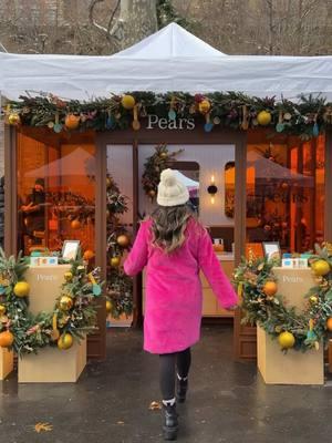 I had the perfect weekend at the @pears pop-up at the Harlem Holiday Market and we even caught some snow! Pears skincare products have been around since 1807, it’s dermatologically tested to be mild and gentle on the skin and made with glycerin for superior moisturization. They also make the perfect stocking stuffer this holiday season! #PearsSoap #GlowingGlycerin #PearsPartner #ad🧼 