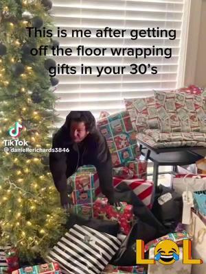 #christmas #homealone #wrappinggifts #wrappingpresents #feelingold #godisgood #fyp #funnyvideo #lastminutexmas #shoppingfun #familytime #christmastree #christmascountdown 