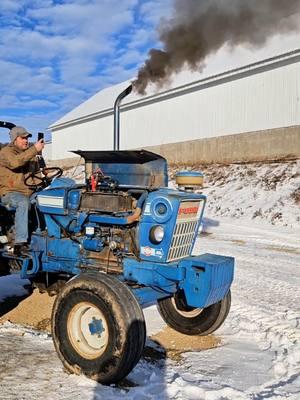 Ford tractor cold start with the Topdon JS3000! Probably should plug the block heater in tractor probably won't start if it's much colder. #coldstart #tractor #fordtractor #agriculture #Jumpstart #fyp #farm #farming #farmer #jumpstarter 