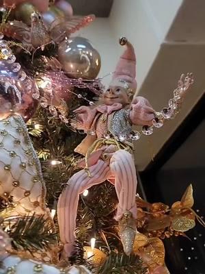 Have you stopped by @tinamariescafe??  Well, if you do, check out this amazing install!  Love the pink and gold. 😍#glamorous #queen #charmedbyneri ##designer #smallbuisnessowner #goals #ambitious #determination #obessed #christmastreedecorating #christmastree #christmasinspiration #tinamariescafe #glamchristmastree #ribbonqueen 