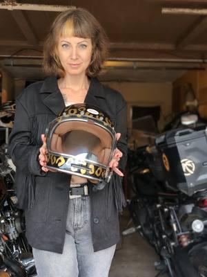 Cursed transitions 😮‍💨 #bellhelmets #bellbullitt #womenwhoride #dyna 