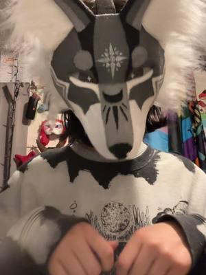 Happy Holidays to everyone that celebrates! #wolfmask #wolftherian #masks #maskmaker #maskmaking #happyholidays #mask #therian #alterhuman #therianthropy #animalmask #wolfmask #greywolf #graywolf 