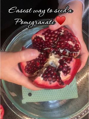 POMEGRANATE LOVER HERE 🫶✨♥️#pomlover #pomegranate #pomegranates #holidaycountdown #pomseeds #pomegranateseeds #tiktokpartner #lulasnyc 