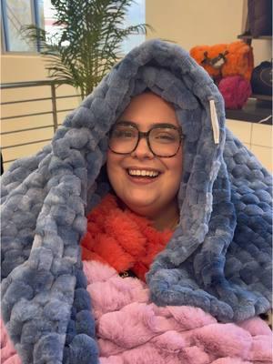 We witerwwy think a Minky is the best Chwistmas gift, guys….  #ithinkimweallystartingto #ithinkimweallystartingtoolike #fyp  #startingotlike #minkycouture #minky #minkyblanket 