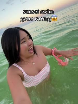 sunset swim gone wrong🌅😱 #sunsetswim #hawaiilife #oceanvlog #livinginhawaii #sunsetvlog #hawaiivlog 