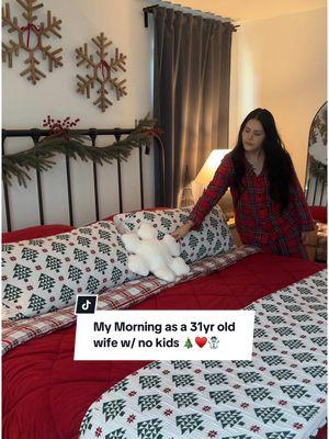 My morning as a 31yr old wife w/ no kids 🎄♥️ Have an Amazing Christmas!! ☃️ #Vlogmas #morningroutine #christmasprep #wifelife #nokids #dink #latinainfluencer #lasvegasinfluencer 