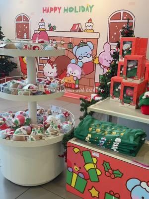 A very merry bt21 Christmas at Line Friends LA!🎄❄️🤍#bt21 #linefriends #kpop #holiday #festive #christmas #bts #btsarmy #btsforever #bangtan #korea #koya #rj #shooky #mang #chimmy #tata #cooky #van #winter #christmastree #plush 