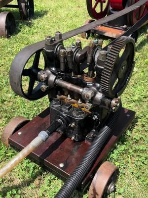 #antiquetractortok #tractor #pump #water #hitnmiss #engine #farm #foryou #farmlife #foryoupage #agriculture #waterpump 