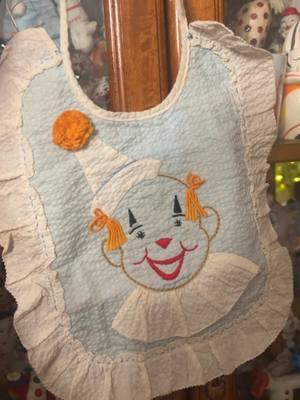 Vintage Hand Stitched Clown Bib 🤡🍼 sooo cute and the most meaningful 🙏🏻 #clown #clowncollection #clowns #vintageclown #antiques #antique #antiqueclown #clowncollege 