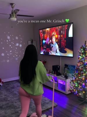 i would be scared too MR GRINCH ! 🎄🎀💚 #mrgrinch #thegrinchwhostolechristmas #walkingpad #ancheerttreadmill #xmasmovies #ancheerdealsforyoudays #holidaydeals #tiktokshopdeals #addtocart #yourameanonemistergrinch #grinchtiktok #grinchmas #CapCut 