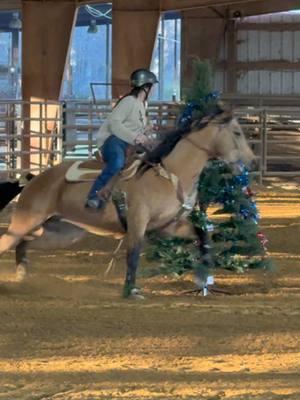 first Christmas tree race with this boy! went pretty well and placed 3D 1st in the open #FrenchmanNTx #driftthebuckskin #barrelracing #barrelracer #foryoupage #fyp #horse #viral #abcxyz #xyzbca #christmas #christmastree #christmastreebarrelrace 