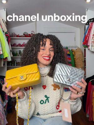 Two hot new bombshells have entered the villa #chanel #chanelbag #chanelunboxing #rebag #vintagedesigner #rebagunboxing #chanelmini #chanelflapbag #designerbags 