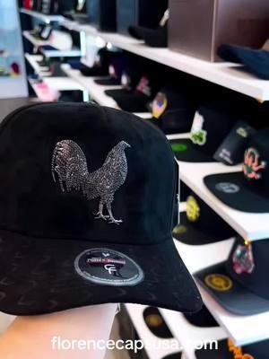 Lo mas nuevo en Gallos, la colaboración con Primer Grado ! Un agorra de lujo edición limitada #gorras #tendencia #hats #tiendaonline #reel #viral #puestosquince #florencecaps #gallero #joyas  #diamantes #lujo 