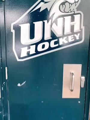 this was my first tik tok ever #womenshockey #onthisday #transfer #d1 #division1 #fyp #businesscasual #covid #fitcheck #gamedayfit #hockey #athletesoftiktok #hockeygirls 