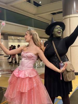 its the wizard who should be scared of me… amd glindas here too  #wicked #wickedthemusical #wickedmovie #elphaba #elphabacosplay #glinda #glindathegoodwitch #fyp #holmat #holmat2024 #elphabathropp