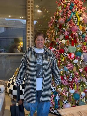 I never got to live out my pretty in pink fashion era. SO HERE YA GO! 🩷 #PrettyinPink #80s #FOTD #OOTD #FreePeople #DressedInLala #Converse #LouisVuitton #lvbag #lvhobobag #fogodechao #texasrestaurants 