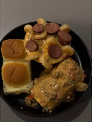 CookingWithJio #fyp #cookingwithjio #roteldip #cheeseburgersliders #movienightmeal #goodeats 