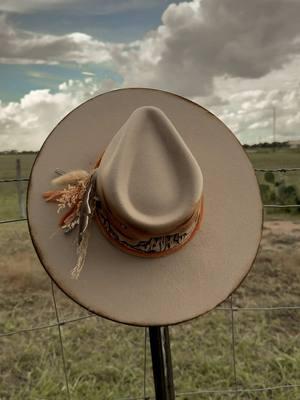 In love with her! #trending #fyp #customhatbar #westernfashion #westernwear 