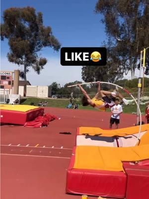 Stretched it wayyy back 😂 #polevault #trackandfield #fyp @brandon_vaults