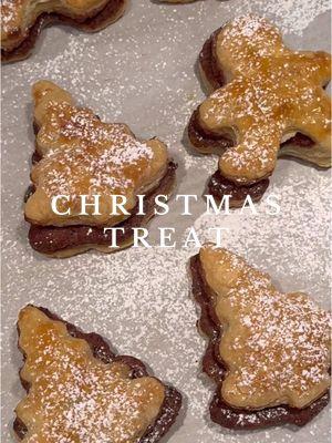 Christmas Nutella Puff Pastries 🎄🥐🍫✨  Bake at 350F for 12-15 minutes 🤗 #christmastreats #christmas #christmascountdown #puffpastry #nutella #christmasrecipe #easydessert  #holidays #christmasbaking #christmasparty #dessert #holidayseason #holidaybaking 