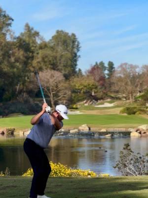 What are you hitting to clear 145 over this water? 💧⛳️🏌🏻 . . . #golf #golfing #golfer #socal #sandiegogolf #sdgolf #socalgolf #aviara #aviaragolfclub #aviaragolfacademy #aviaragolfcourse #golfclub #countryclub #sandiegocountryclub #lpga #kiaclassic #kiaclassicaviara  